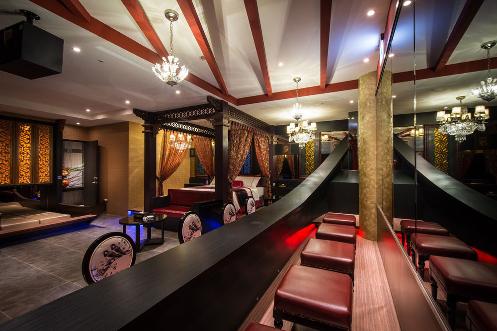 Forbidden City Motel Taichung Exterior photo