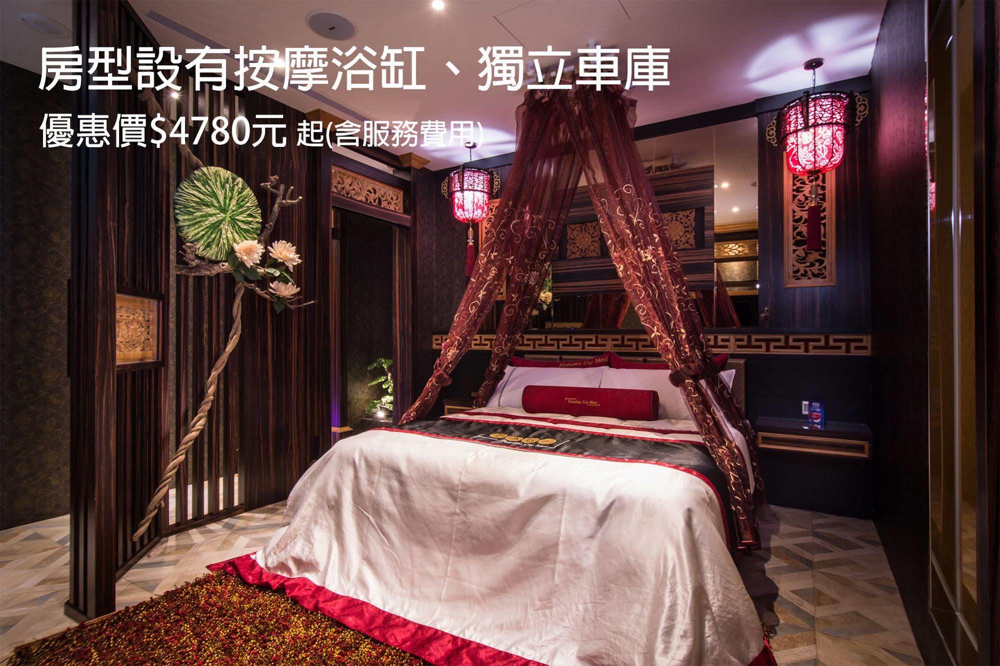 Forbidden City Motel Taichung Exterior photo